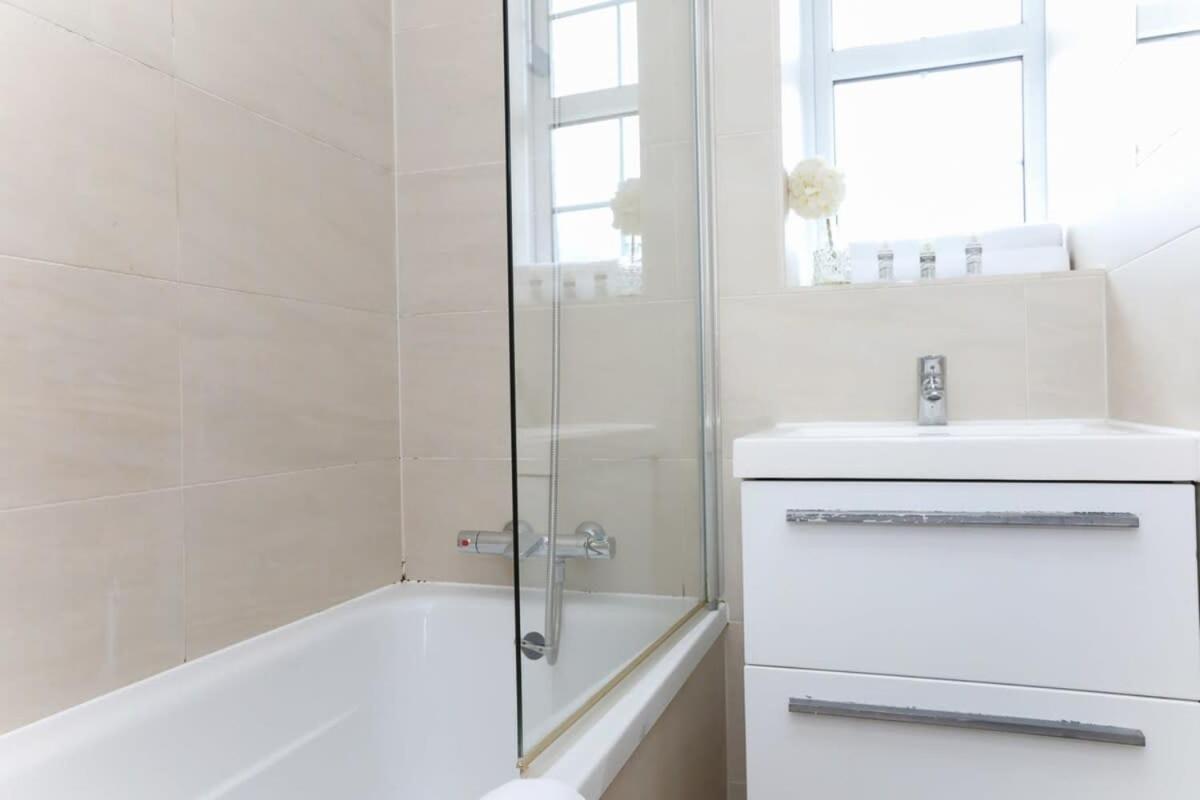 2 Bedroom Apartment In Waterloo Central Лондон Екстер'єр фото