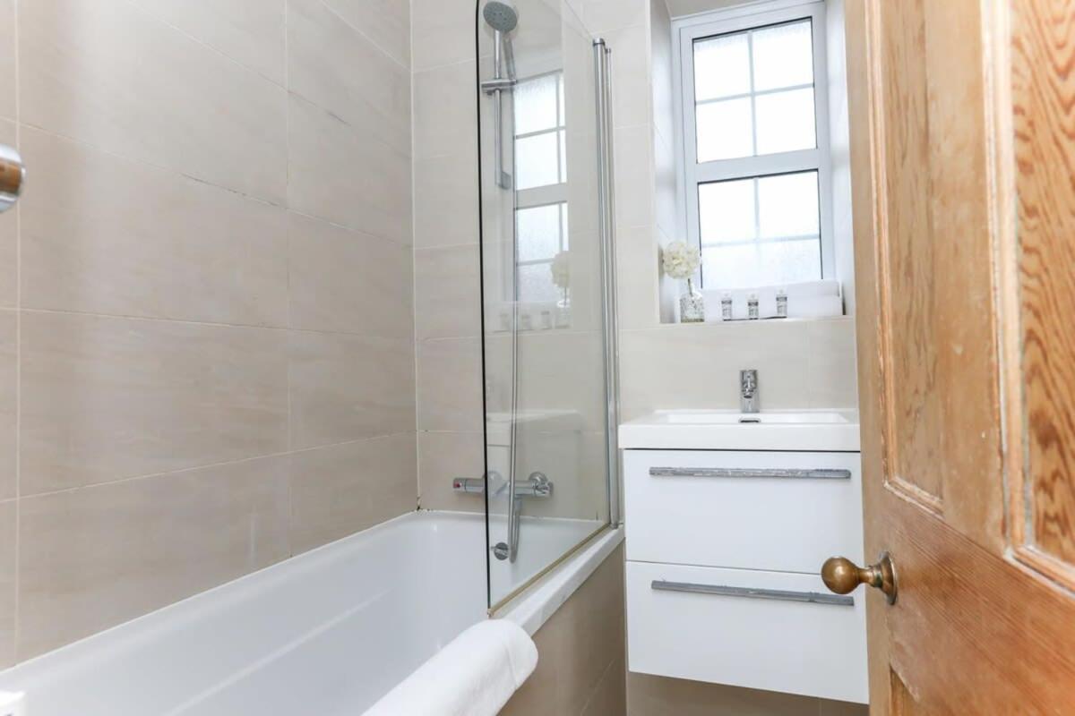 2 Bedroom Apartment In Waterloo Central Лондон Екстер'єр фото